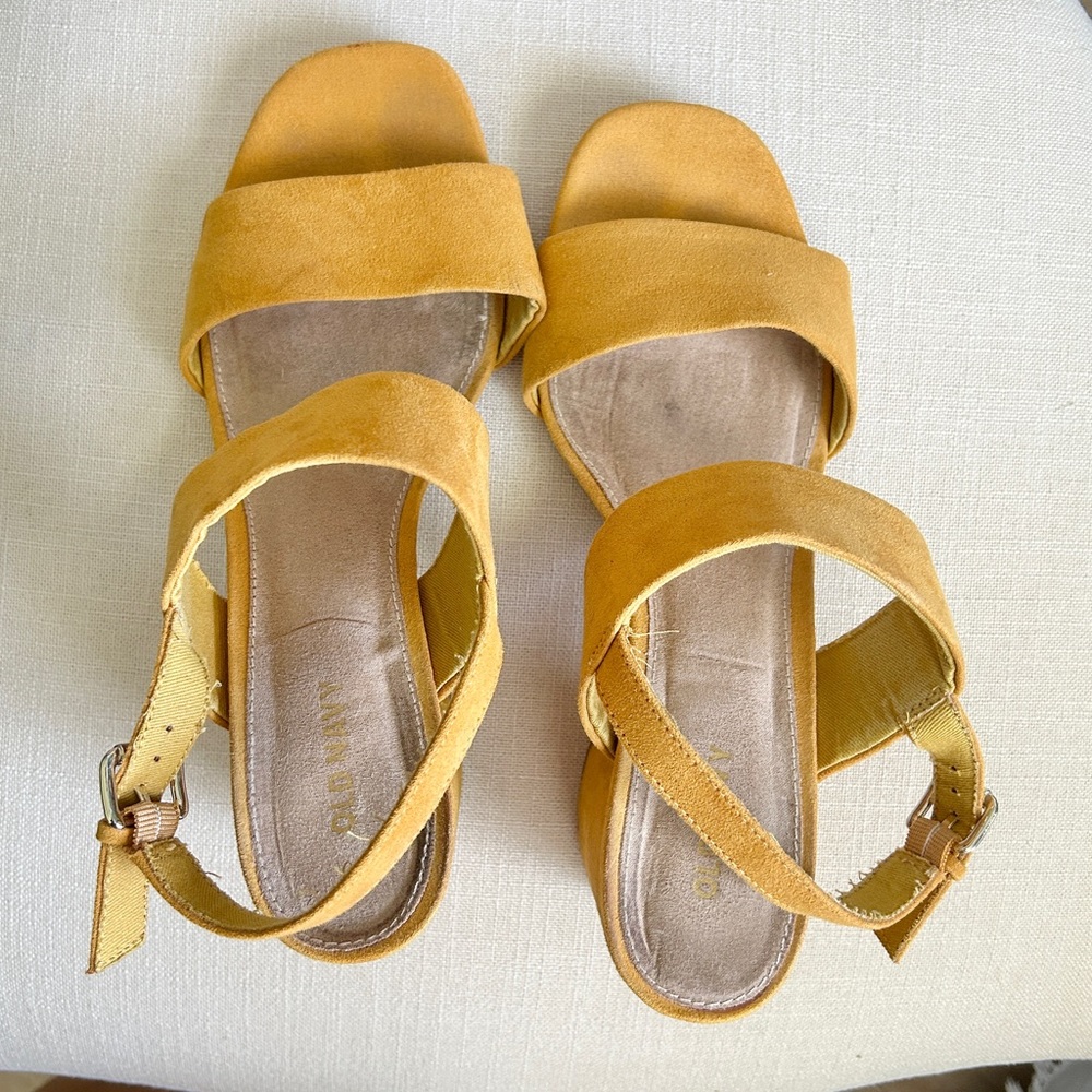 Old Navy Chunky Block Mustard Yellow Strap Heels Size 8 - Picture 4 of 6